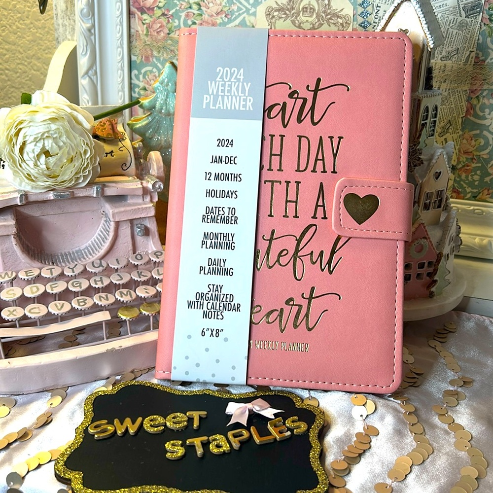 💖Start Each Fay With A Grateful Heart” DECO brand 2024 Planner 🎀